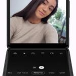 Samsung Galaxy Z Flip photo 2